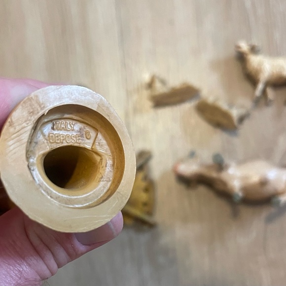 Italy Depose Nativity Set - Picture 7 of 9